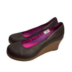 Crocs A-Leigh Classic Wedge Pump Heels Womens Size 8 Brown Leather Slip On Shoes